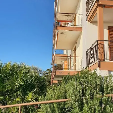 Il Paradiso Sul Mare Apartment *